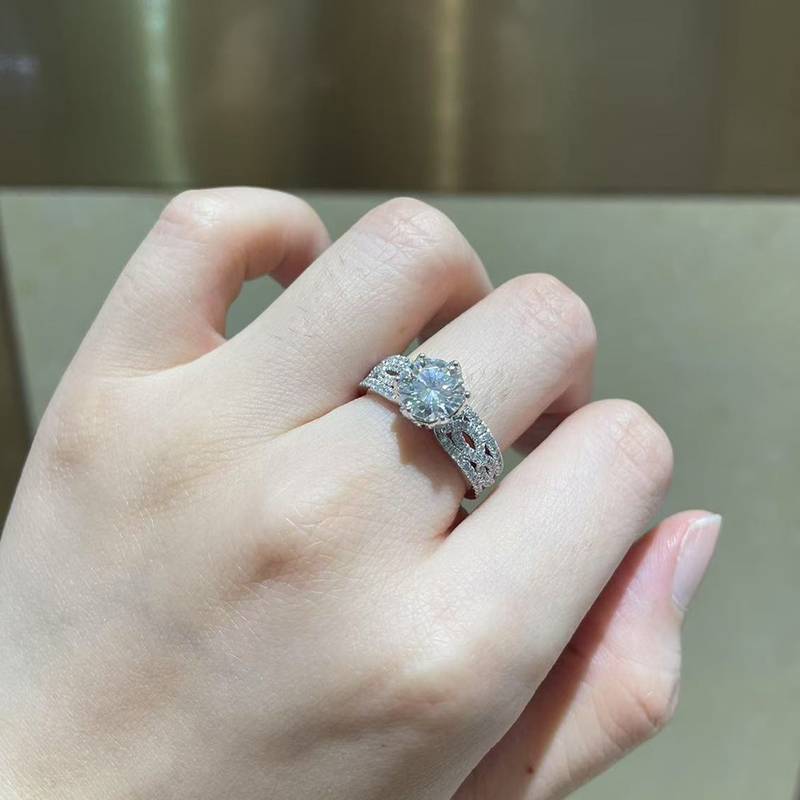 豪华满钻四爪Women's RingS925银镀白金定制选款主石Moissanite1.5ct/副石高碳钻